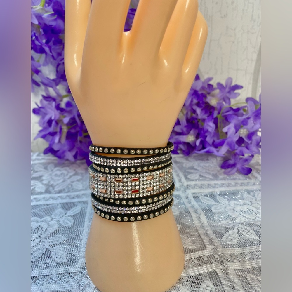 🌷 Y2K 🌷 Suede Type Black and Silver Crystal Snap Button Bracelet - Picture 3 of 8